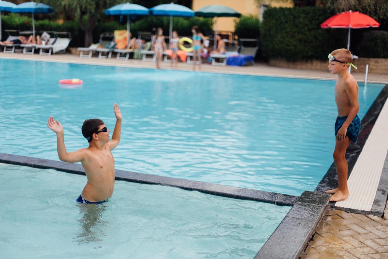 Villaggio Turistico Camping Il Fontino Scarlino Exterior photo